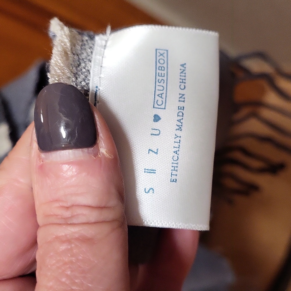 NWOT Ethically Produced Dark/Light Gray Fringed Wrap - Picture 3 of 4